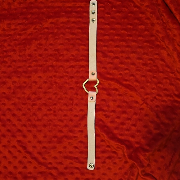 Choker Necklace Light Pink 3 adjustable Snap silver Heart Faux Leather - Picture 3 of 6